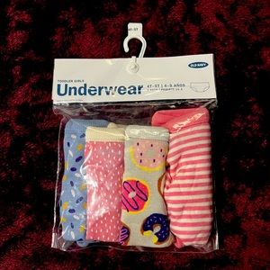 Old Navy 4T-5T toddler girl underwear. 100% cotton.